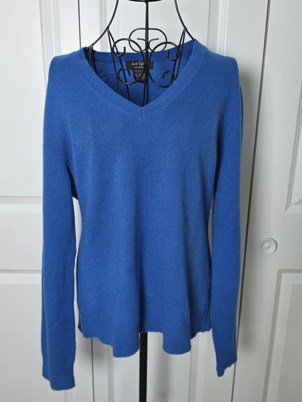 Lord & Taylor Cashmere Sweater Womens Large Blue 100% Cashmere V Neck Pullover